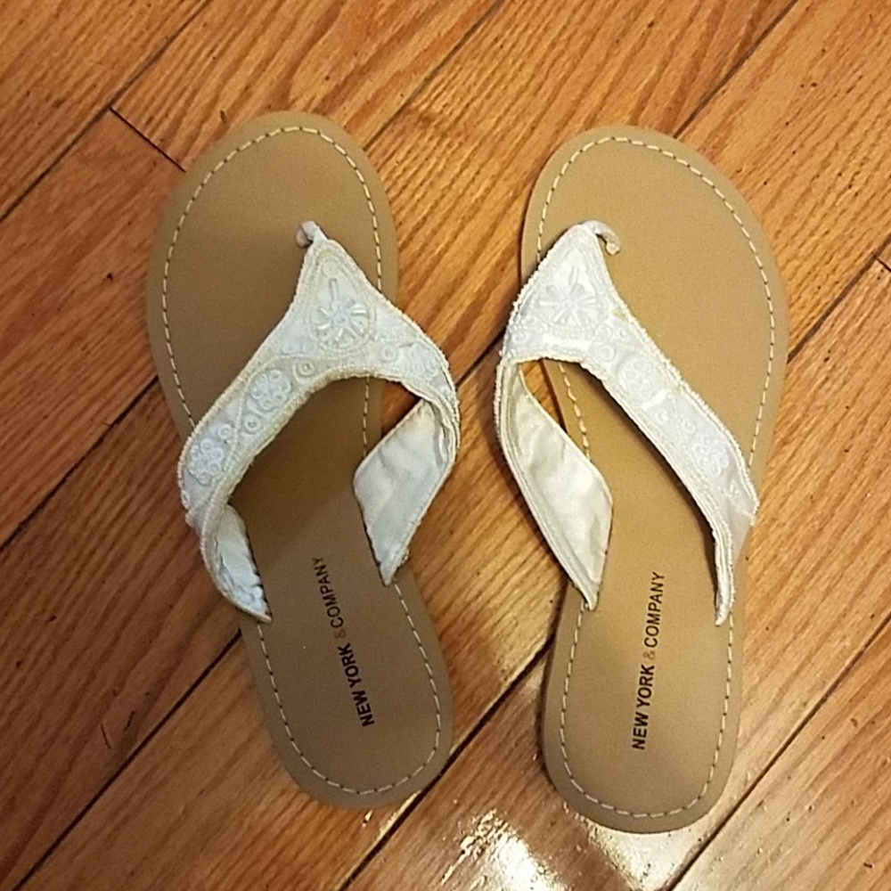 NWOT - NY & co white beaded flip flops